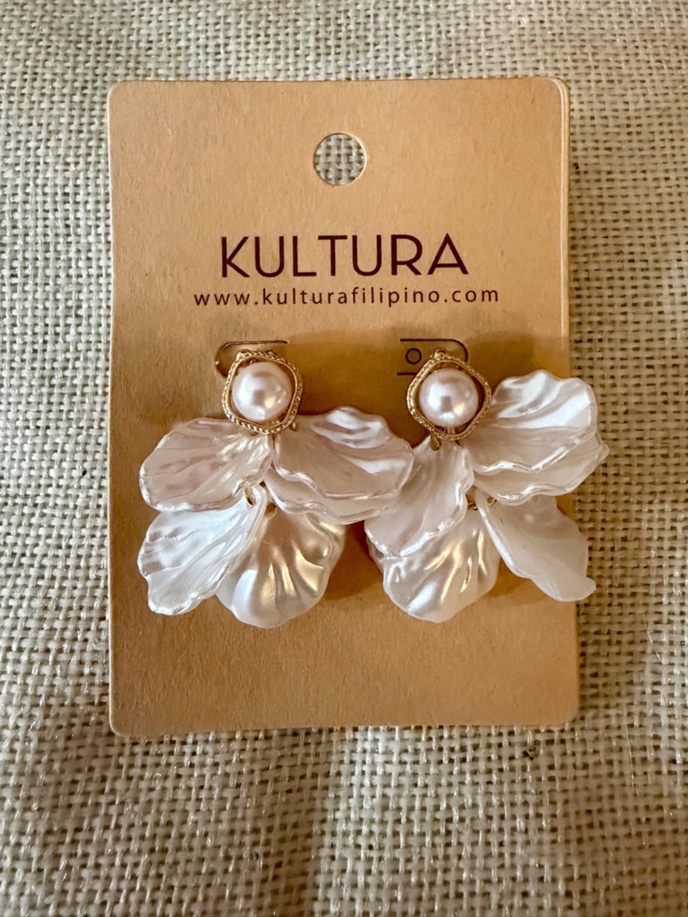 *new* White Pearl Floral Drop Earrings